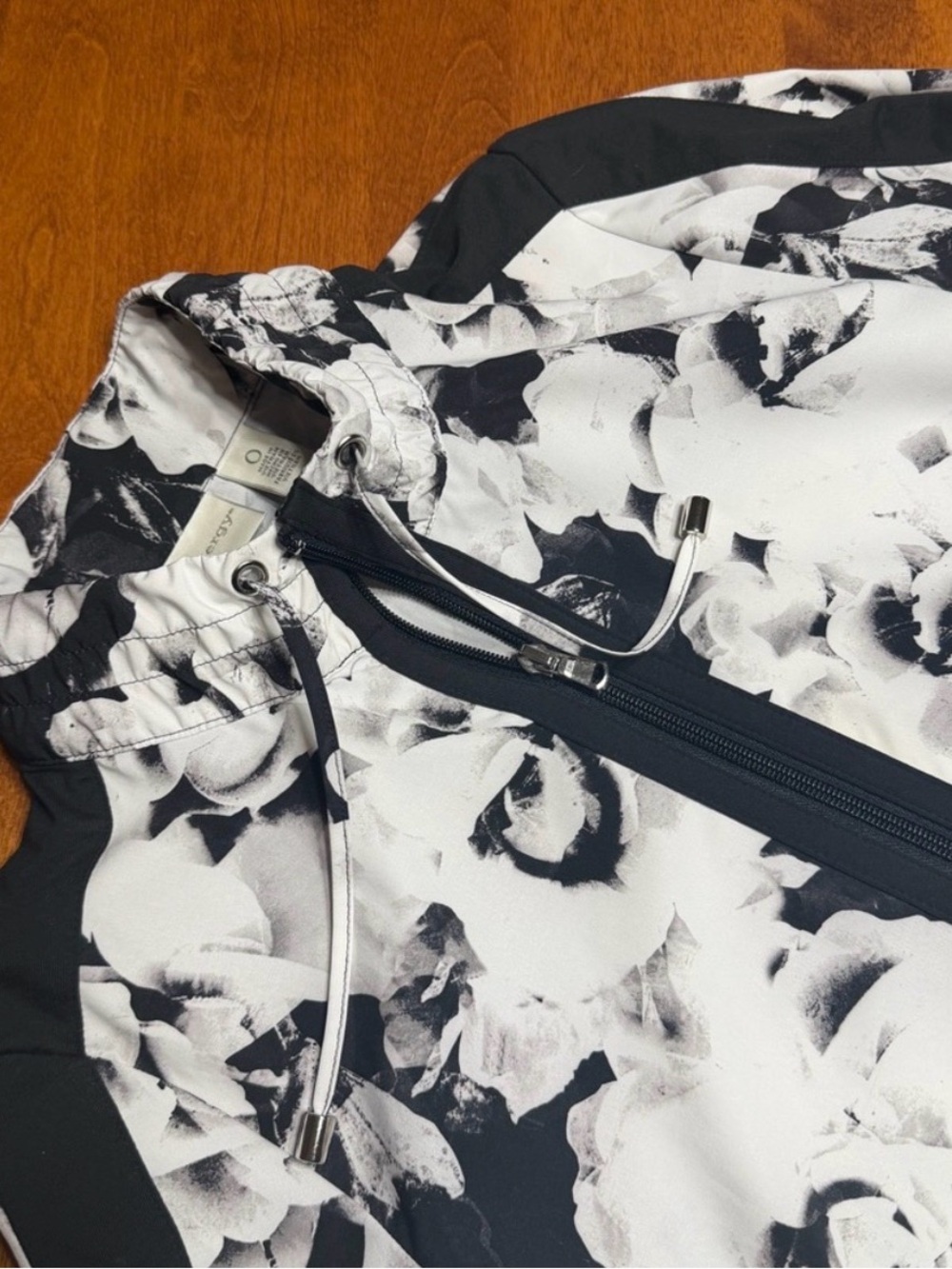Zenergy by Chicos Floral Print Zip-Front in Lightweight Size 0 Medium